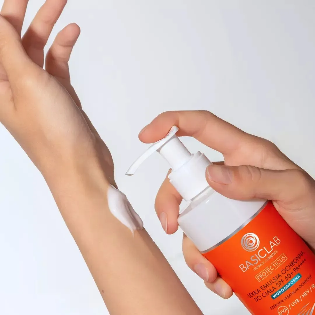 BasicLab Light Protective Body Emulsion SPF50  PA     300ml
