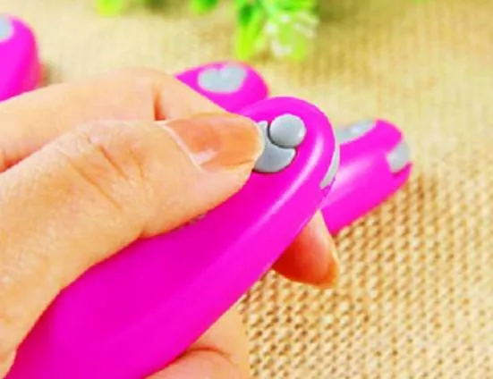 Mini Heated Eyelash Curler